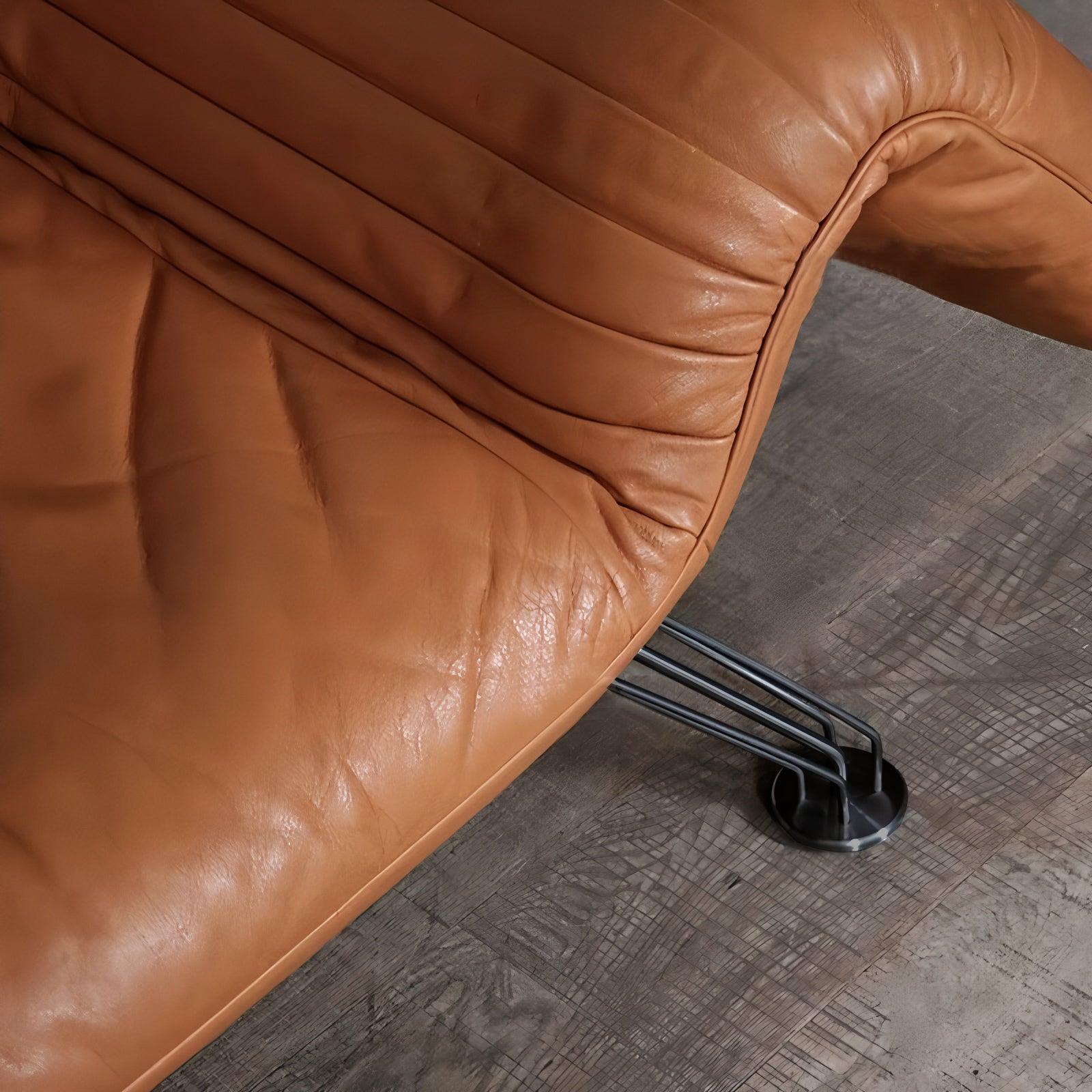 Adjustable Reclining Lounge Chair with Wax Pull-Up Leather Contact Surface